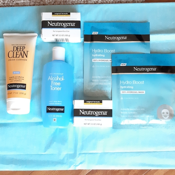 Neutrogena Skincare Bundle - Picture 2 of 13